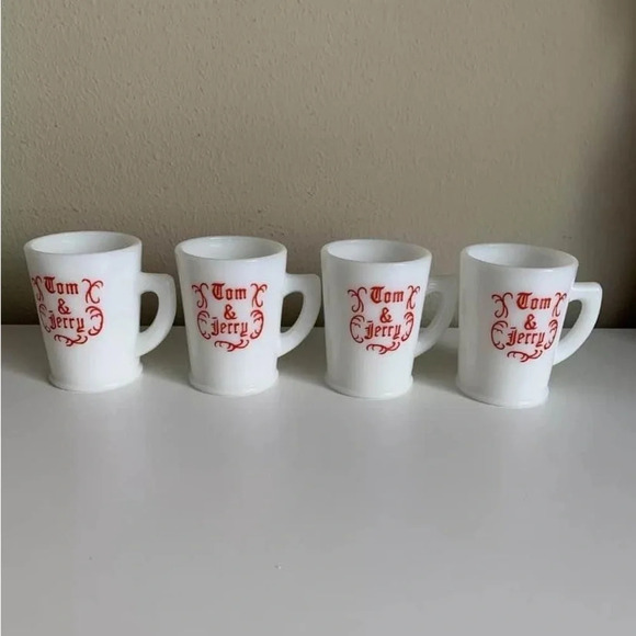 4 McKee Tom and Jerry White Milk Glass Christmas Holiday Coffee Cup Mug Vintage - Picture 1 of 8
